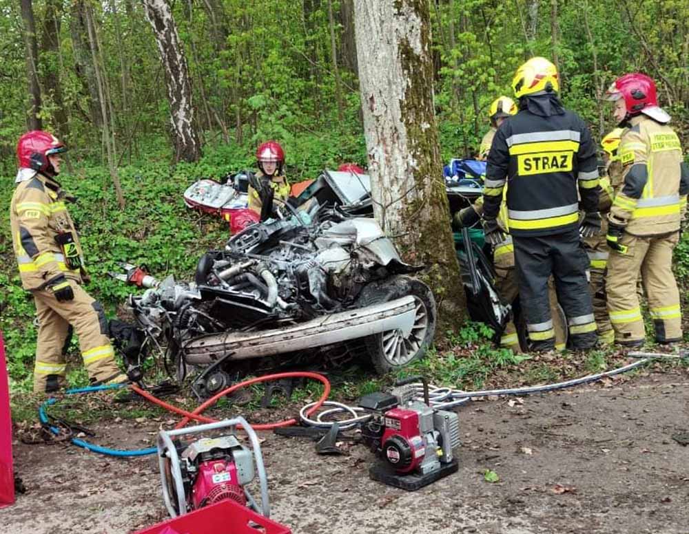 Makabryczny wypadek Nie żyje młoda kierująca Kierujący walczy o życie