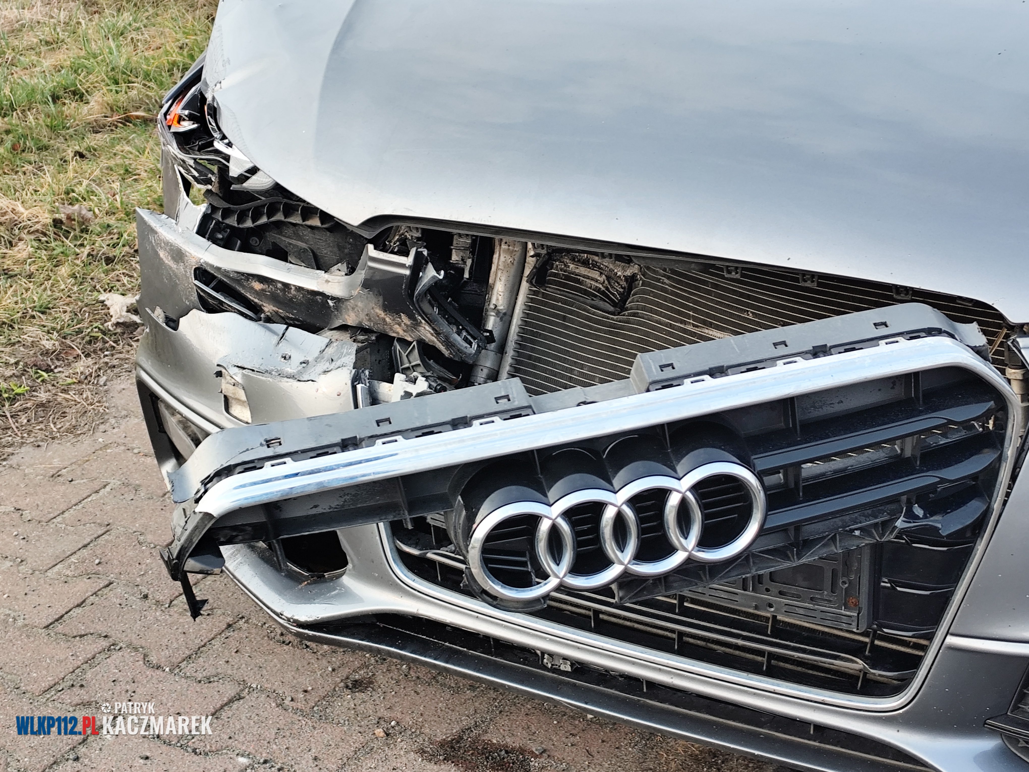 Zderzenie audi z samochodem ciężarowym (ZDJĘCIA)